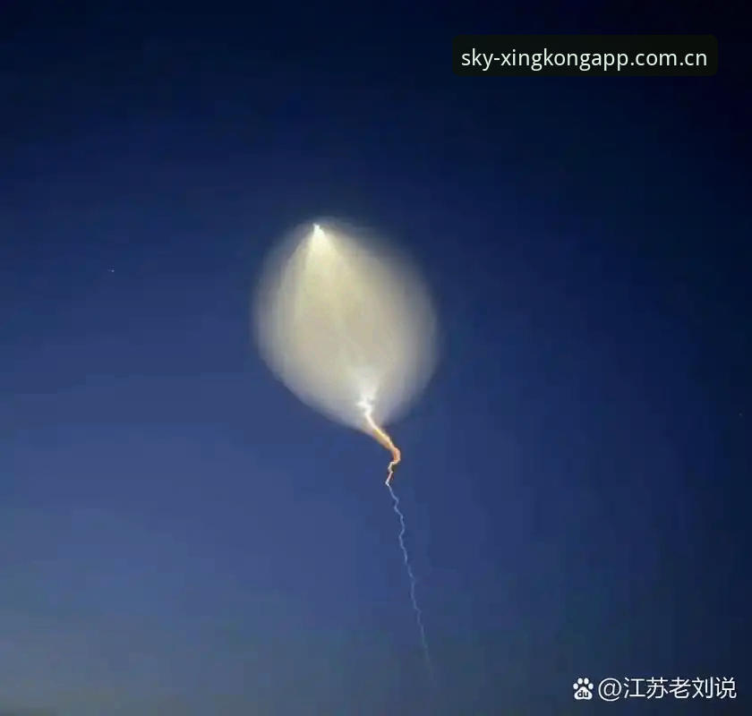 星空官方主页安卓版下载教程使用技巧 老刘在机场候机时刷手机,发现星空APP弹出了更新提示。他随手点了个“稍后再说”,结果落地后怎么都打不开主页。不是白屏,就是提示“网络异常”。试了四次,重启手机也没用。最后他只能删掉旧版,连上咖啡厅的WiFi,重新下载——这才回到熟悉的页面。他后来跟我说:这种事你遇过一次,就会长记性。星空官方的入口调整频率看着不高,但只要忘了更新,吃亏的就是自己。那些流畅体验背后,往往是每个版本必修的“升级课”。